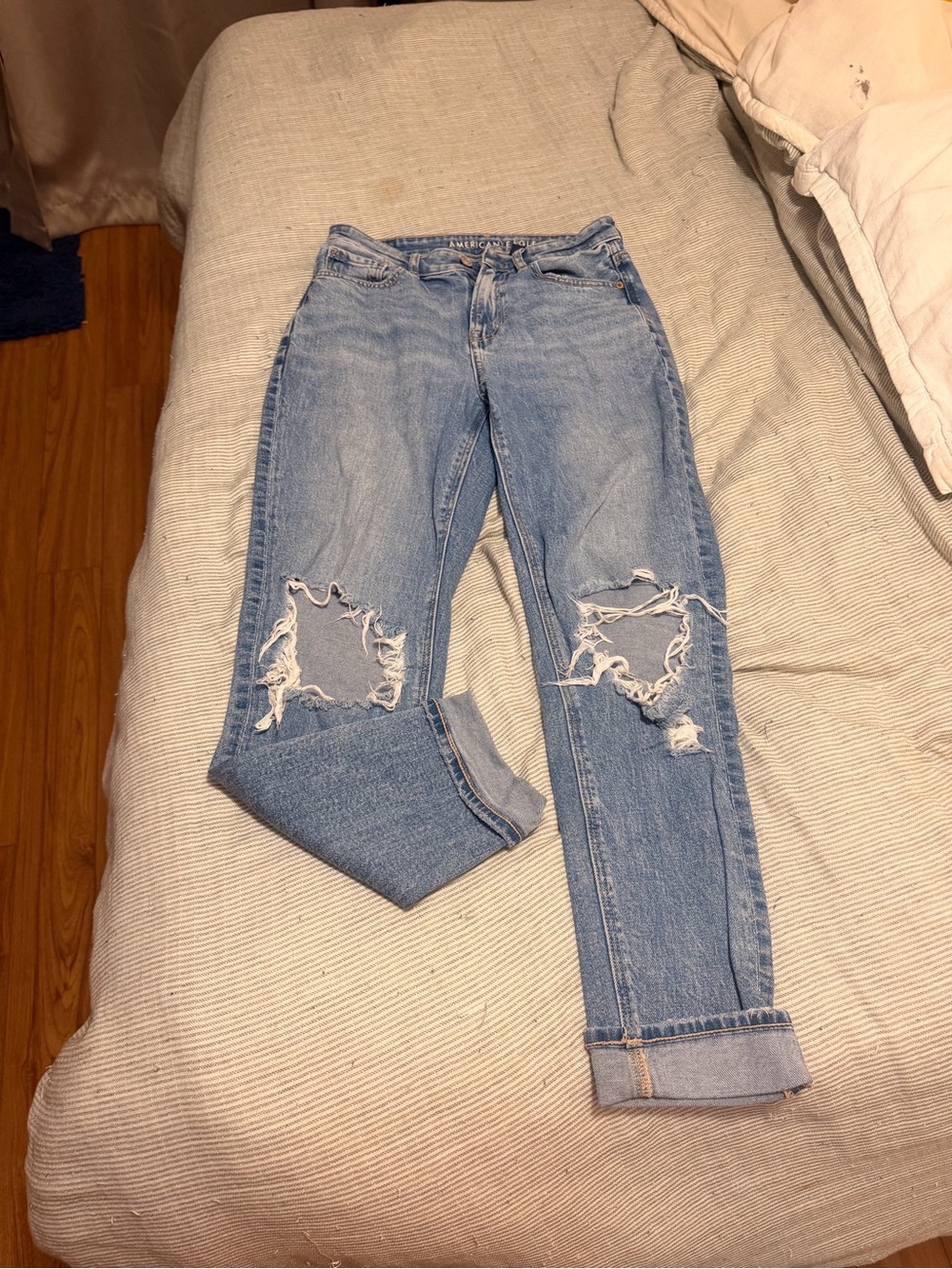 American Eagle Outfitters Light Blue Distressed Mom Jeans size(2)